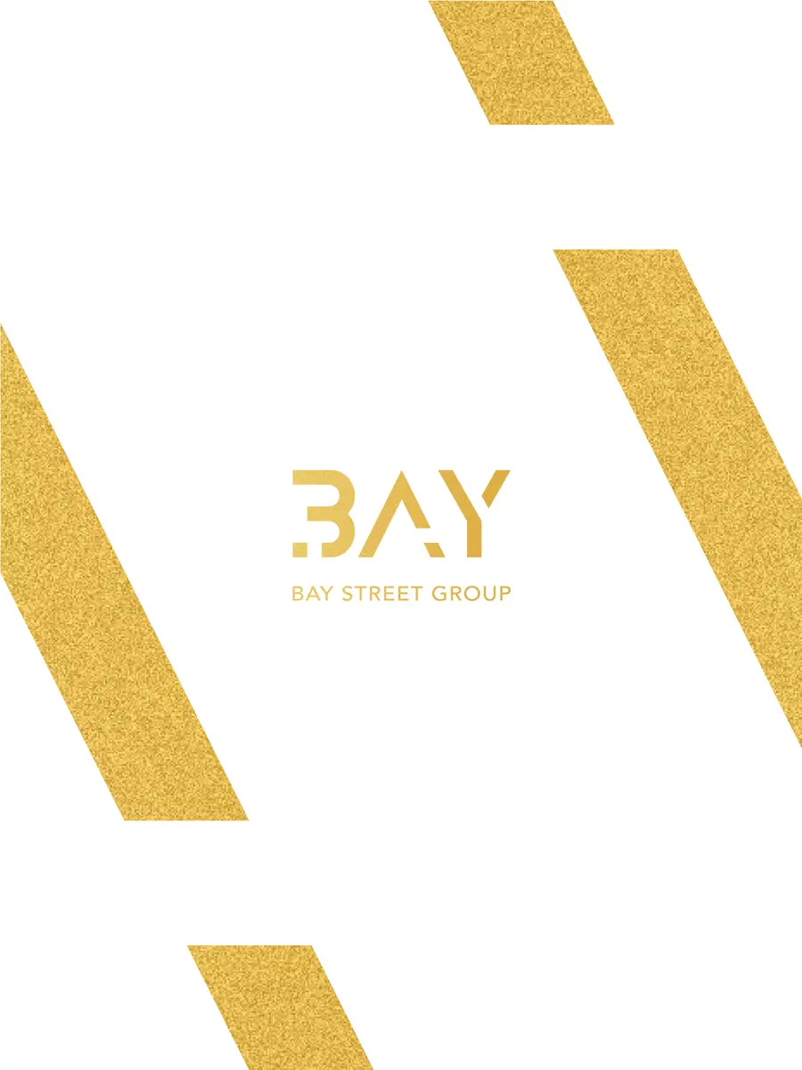 海报：白底上的金色斜带与 BAY 标志
