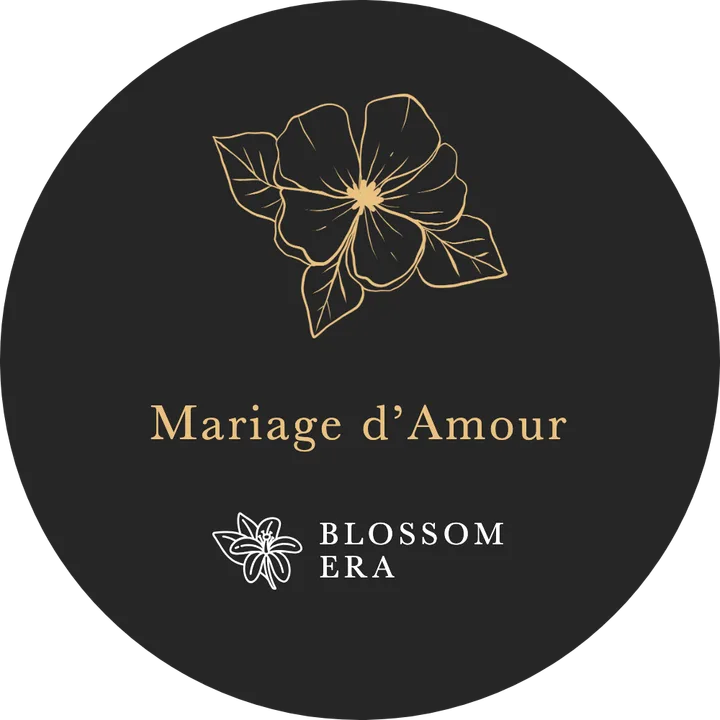 The Mariage d’Amour lid: a gold drawing and the name on charcoal