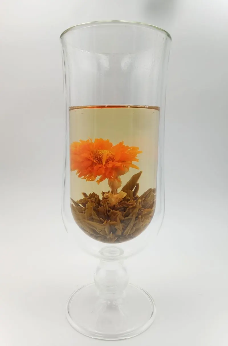 A Summer in Machu Picchu brewed: the flower open in a glass