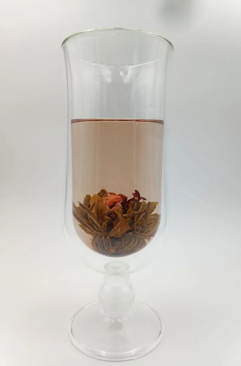 Rose Bundle brewed: the flower open in a glass