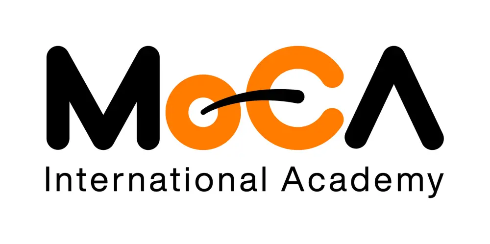 初稿标志：黑色与橙色的 MoCA International Academy